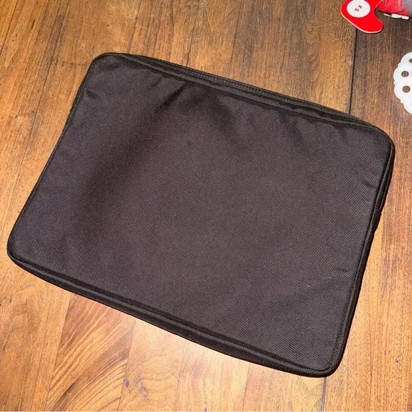 Tumi laptop sleeve cover - Picture 3 of 6